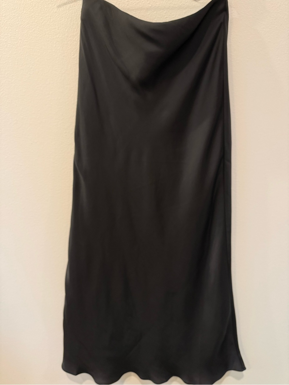 Black Satin Evereve Madie Satin Bias-Cut Maxi Skirt (flaw on back)